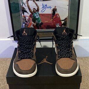 Air Jordan retro 1 Mid SE Brown and Black Sneakers